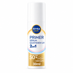 Flacon NIVEA SUN Primer Sérum Quotidien UV 2-en-1 SPF 50+ 30 ml, blanc avec capuchon, protection solaire visage sur fond blanc.