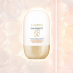 lancaster-air-glow-booster-spf50-40ml-fond-nacre.png	Flacon Lancaster Sun Perfect AIR Glow Booster SPF 50 sur un fond aux reflets rosés et nacrés.