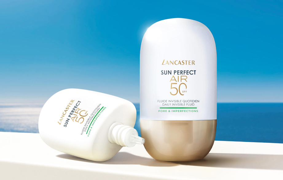 lancaster-air-pores-imperfections-spf50-40ml-bord-de-mer.png	Deux flacons Lancaster Sun Perfect AIR Pores & Imperfections SPF 50, dont un ouvert, devant la mer.