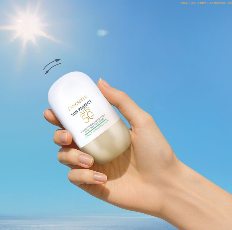 lancaster-air-pores-imperfections-spf50-40ml-en-main.png	Main tenant le fluide Lancaster Sun Perfect AIR Pores & Imperfections SPF 50, avec des flèches invitant à agiter le flacon.
