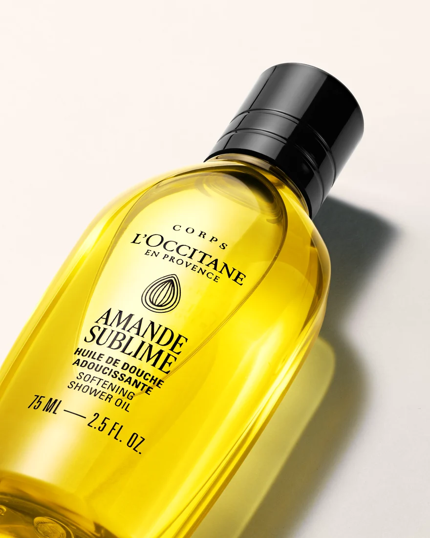 loccitane-huile-douche-amande-75ml-gros-plan.png	Gros plan du flacon d’Huile de Douche Amande Sublime L’Occitane 75 ml sur fond clair.
