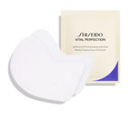 Deux patchs contour des yeux Shiseido Vital Perfection devant leur sachet.