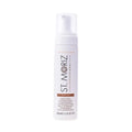 Flacon-pompe blanc de mousse autobronzante St. Moriz Professional Medium 200 ml, sur fond blanc.